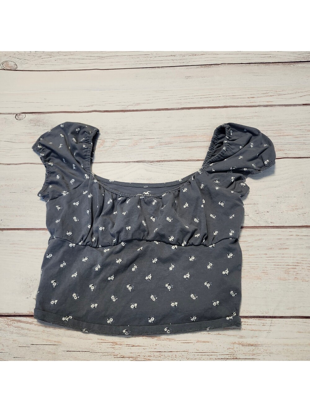 Hollister Women's Blue Floral Puff Sleeve Crop Top Large